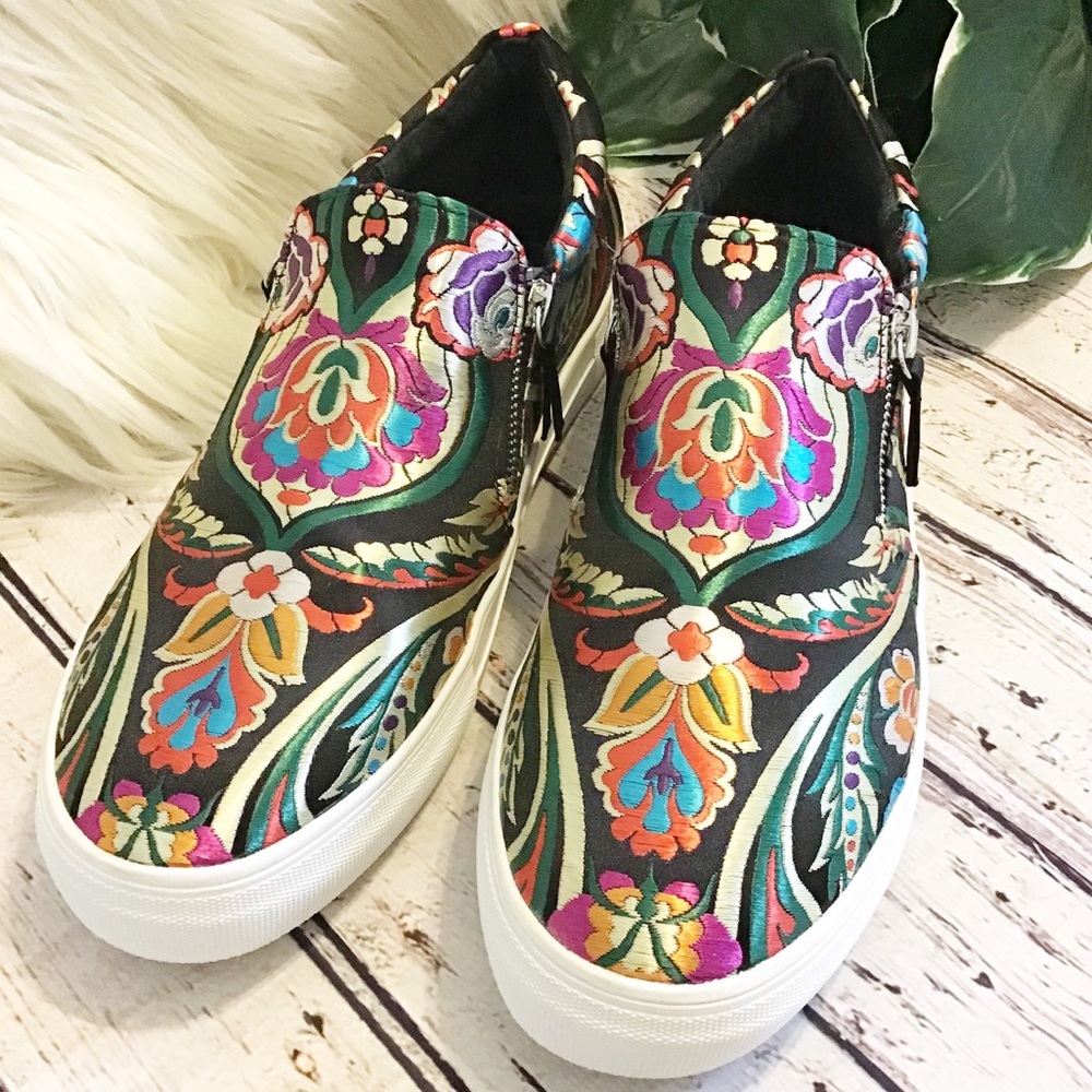 NWT Steve Madden Geary embroidered shoes size 12